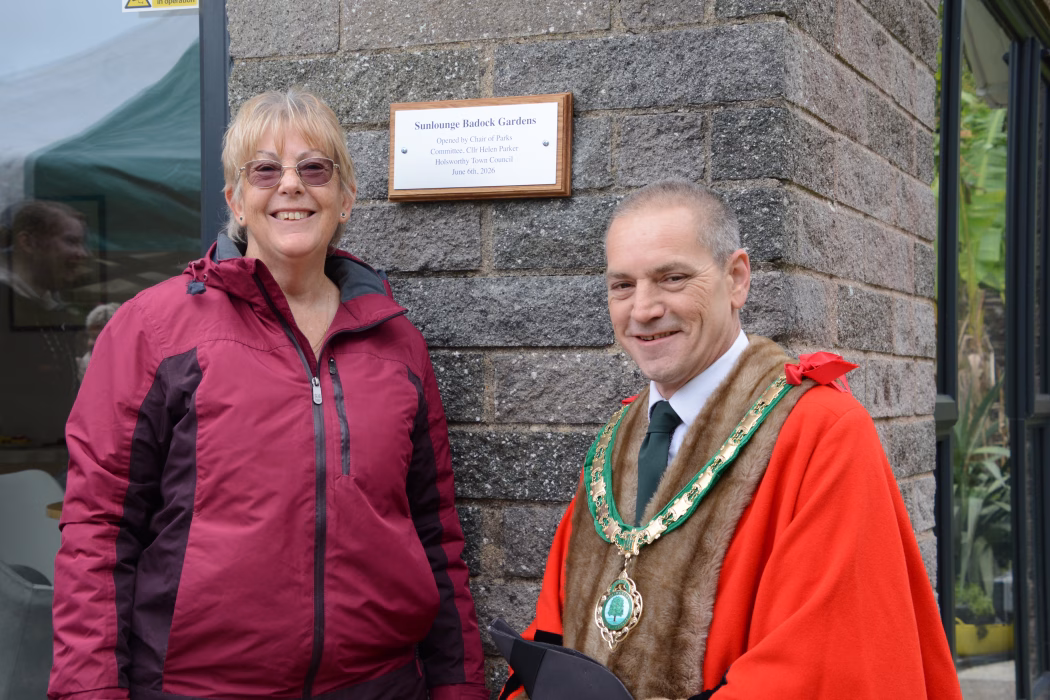Photo of Councillor H. Parker & J. Hutchings with the Sunlounge Plaque.